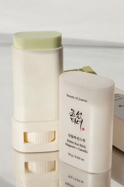 Матуючий сонцезахний стік Beauty Of Joseon Matte Sun Stick Mugwort and Camelia SPF 50 BOJ1010 фото