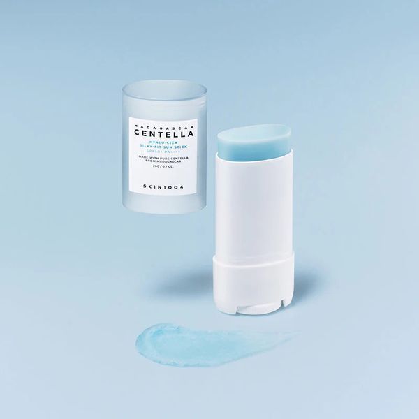 Сонцезахисний стік для обличчя Skin 1004 Madagascar Centella Hyalu-Cica Silky-Fit Sun Stick SPF 50+ PA++++, 20g SK1003 фото