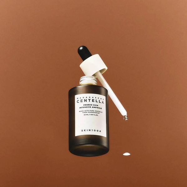 Відновлююча ампульна сироватка для обличчя з пробіотиками Skin 1004 Madagascar Centella Probio-Cica Intensive Ampoule 50ml SK1010 фото